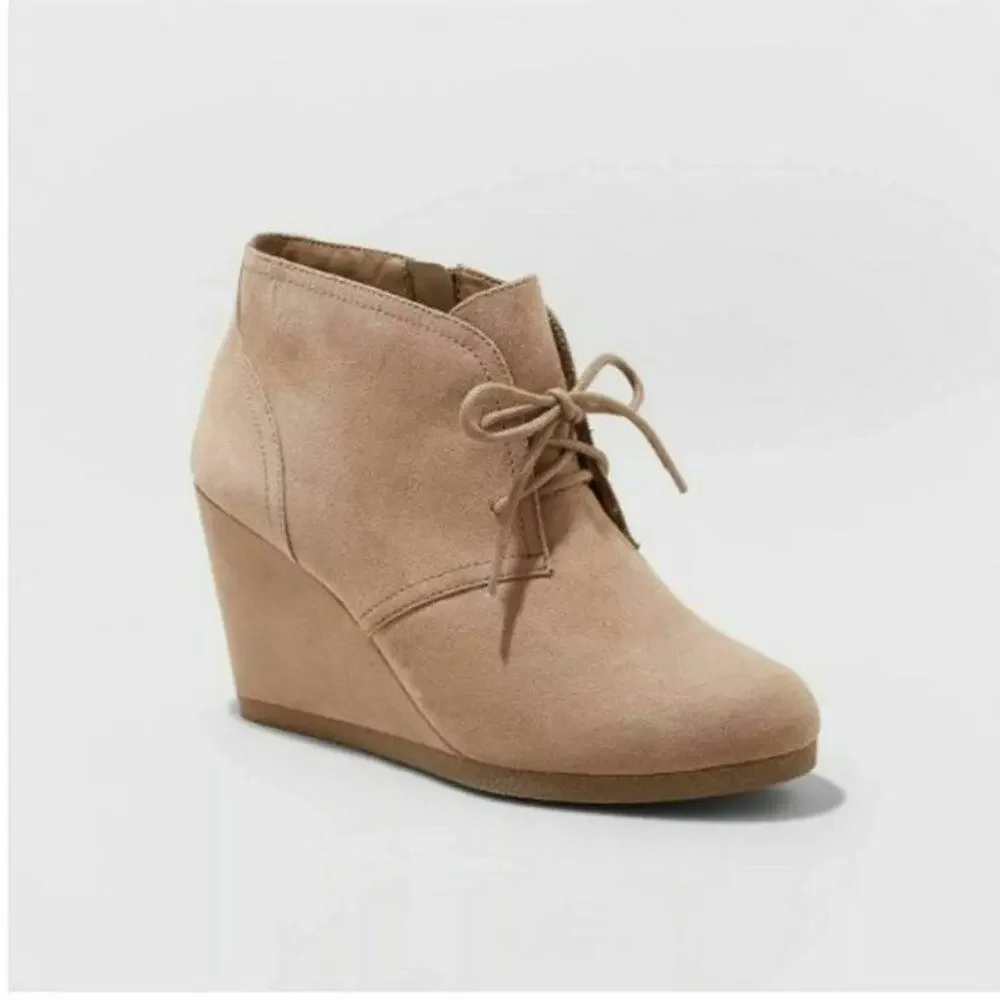 NWT Universal Thread Sz 9.5 BESSIE Tan Wedge Boots Bootie